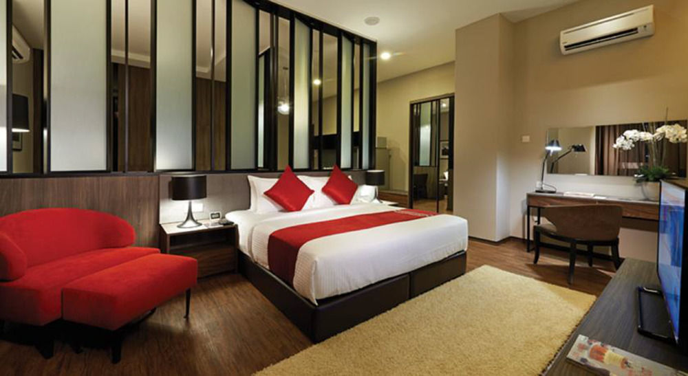 Maritime Luxury Suites George Town Exterior foto