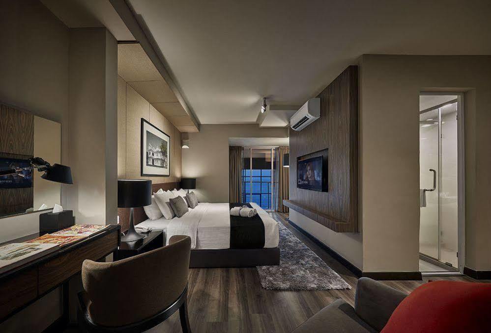 Maritime Luxury Suites George Town Exterior foto
