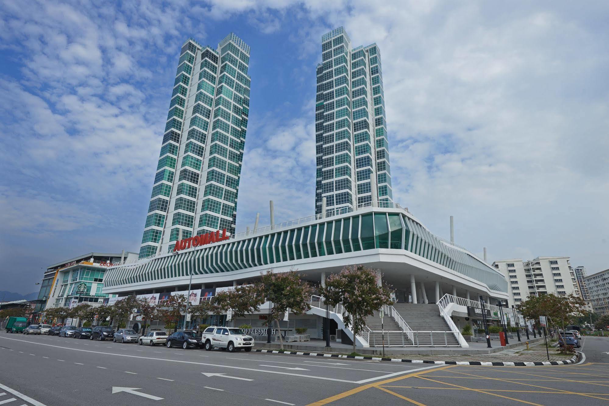 Maritime Luxury Suites George Town Exterior foto