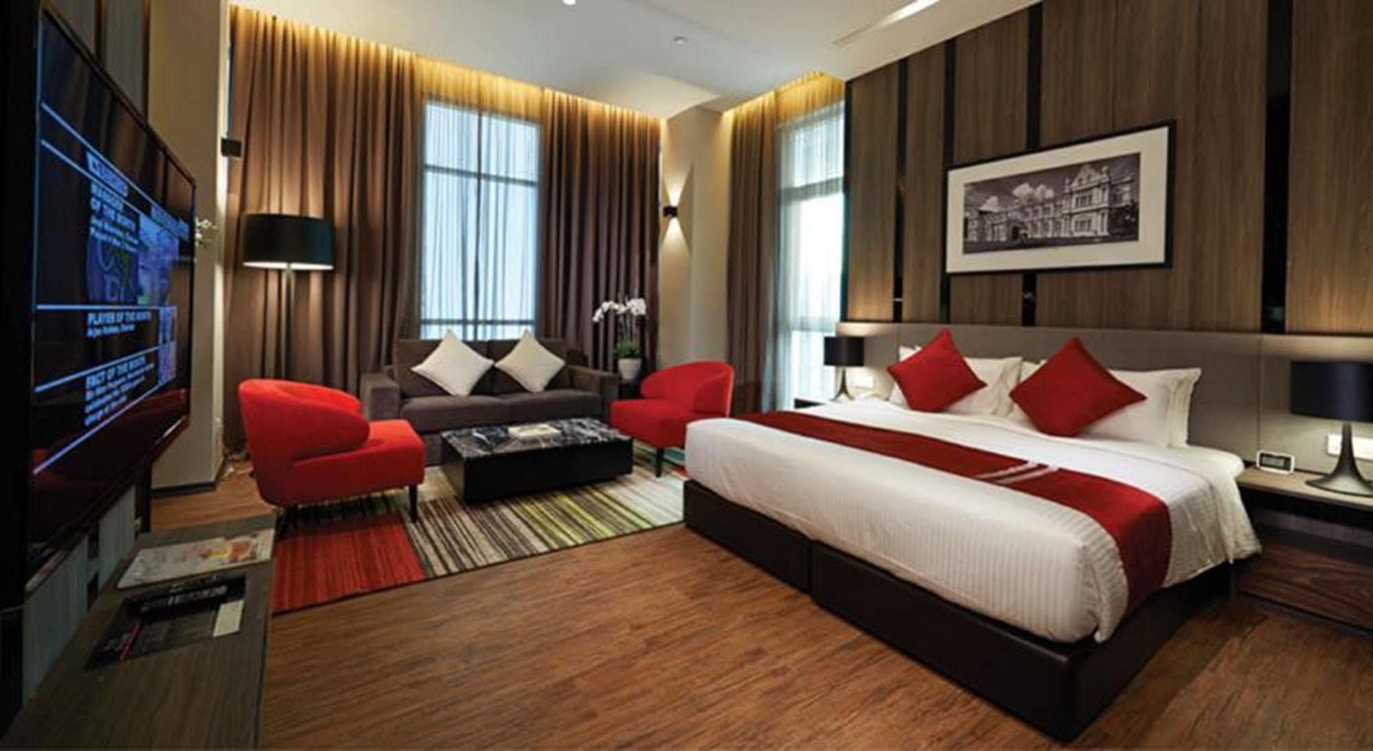 Maritime Luxury Suites George Town Exterior foto